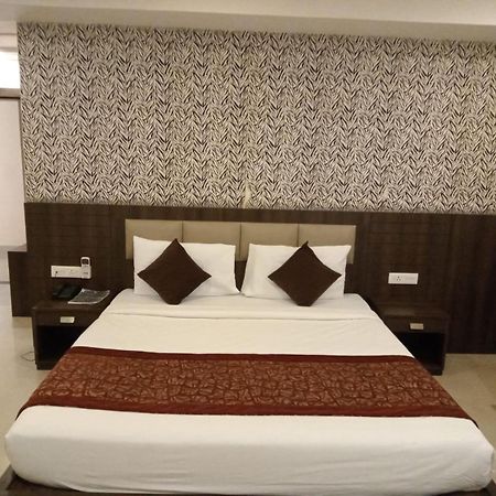 The Contour Hotel Guwahati Exterior foto