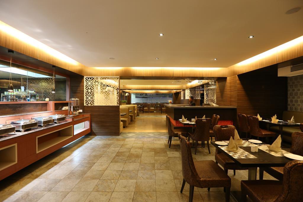 The Contour Hotel Guwahati Exterior foto