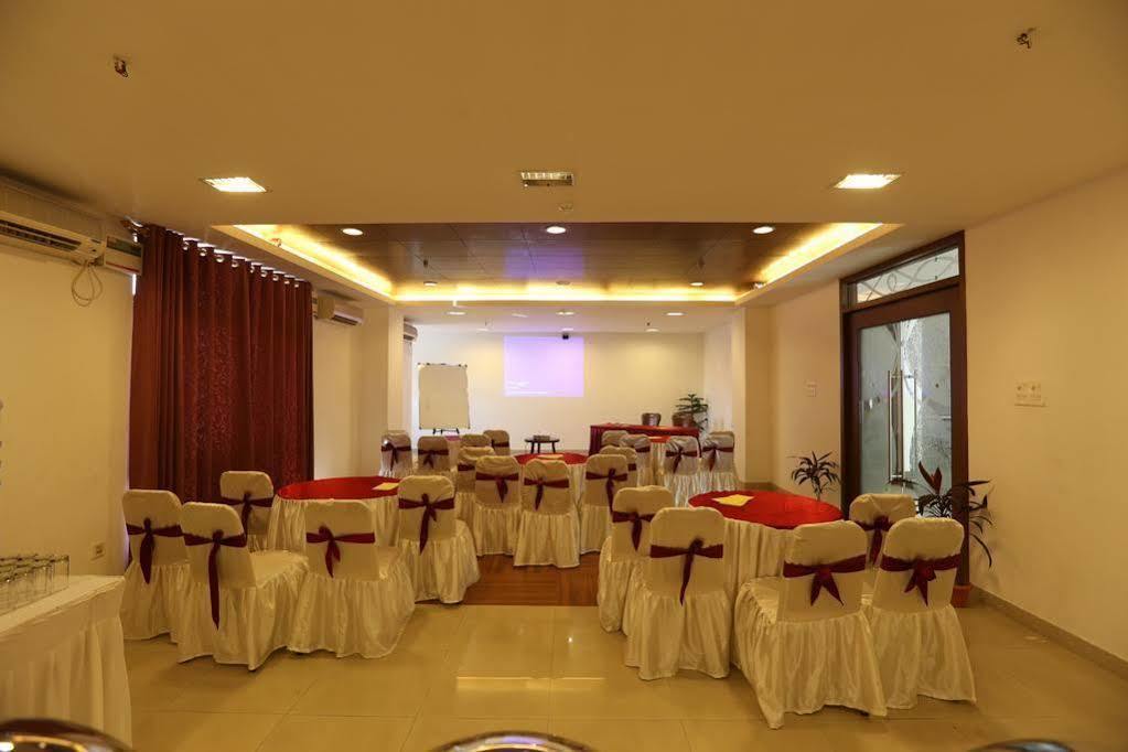 The Contour Hotel Guwahati Exterior foto