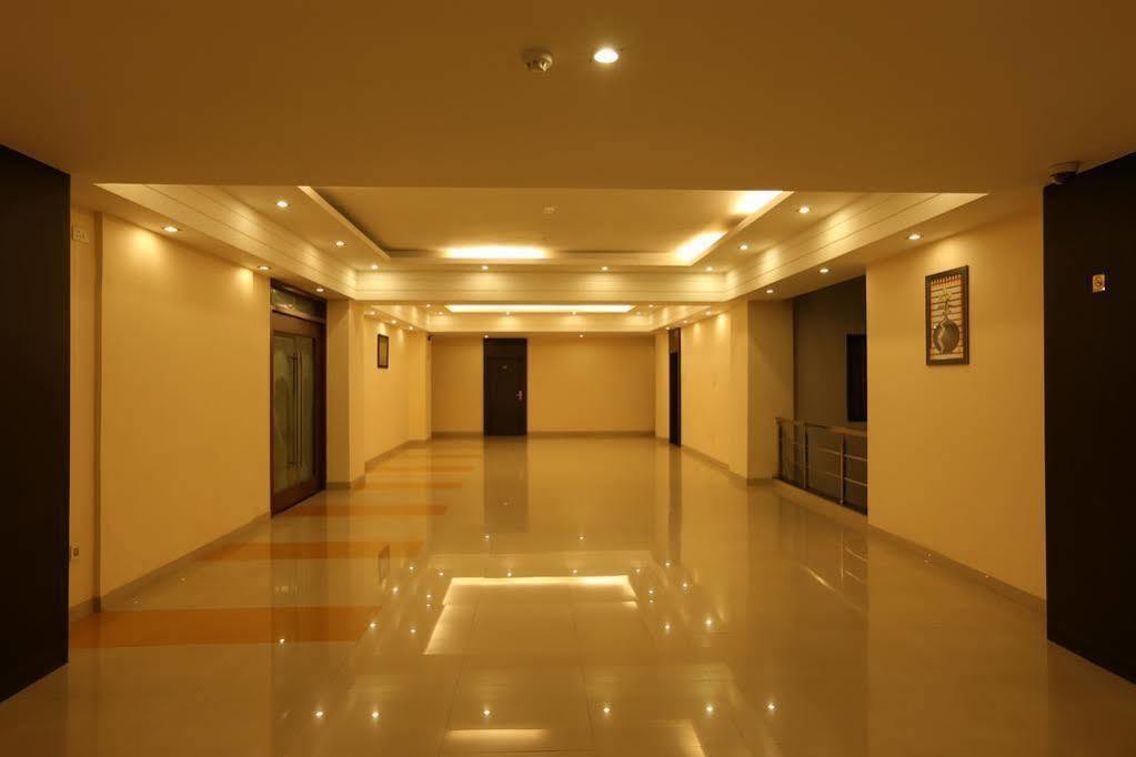 The Contour Hotel Guwahati Exterior foto