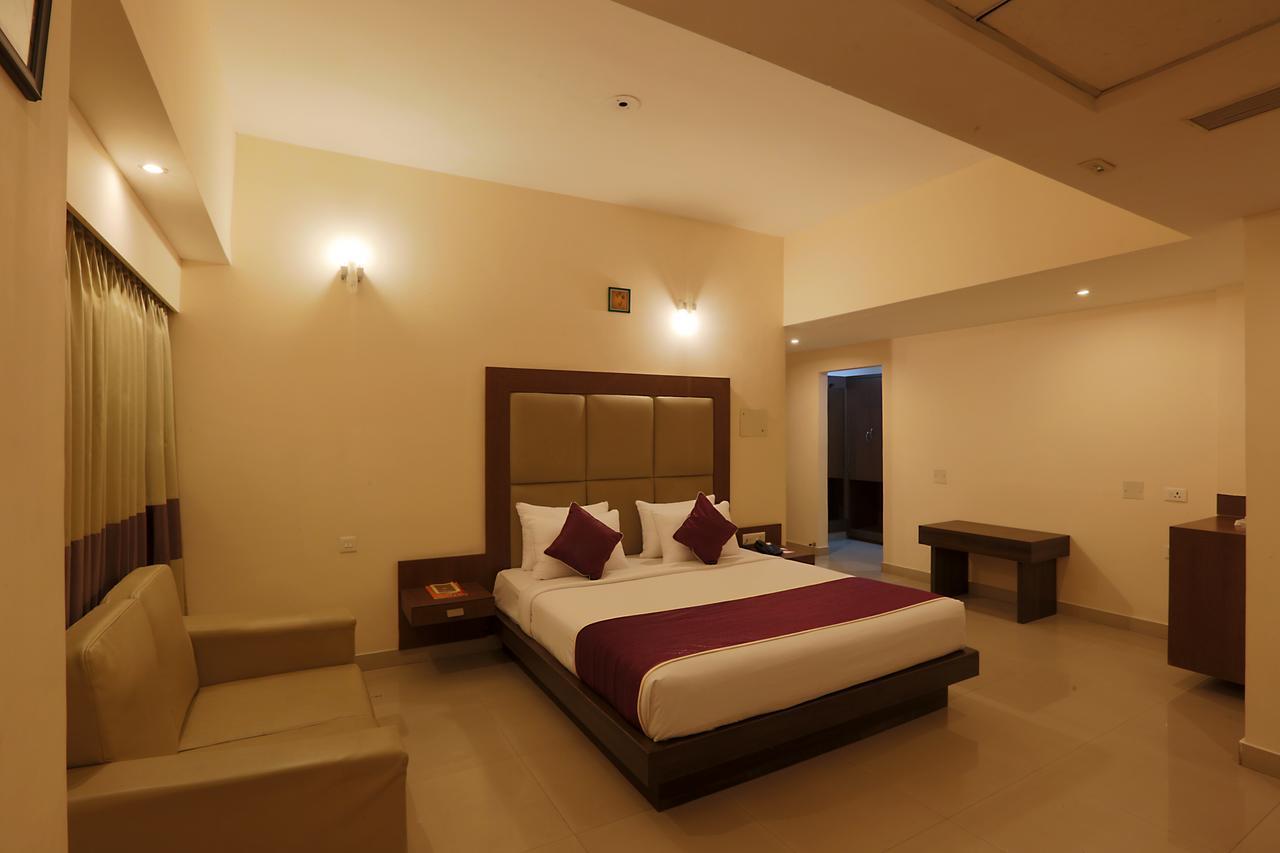The Contour Hotel Guwahati Exterior foto